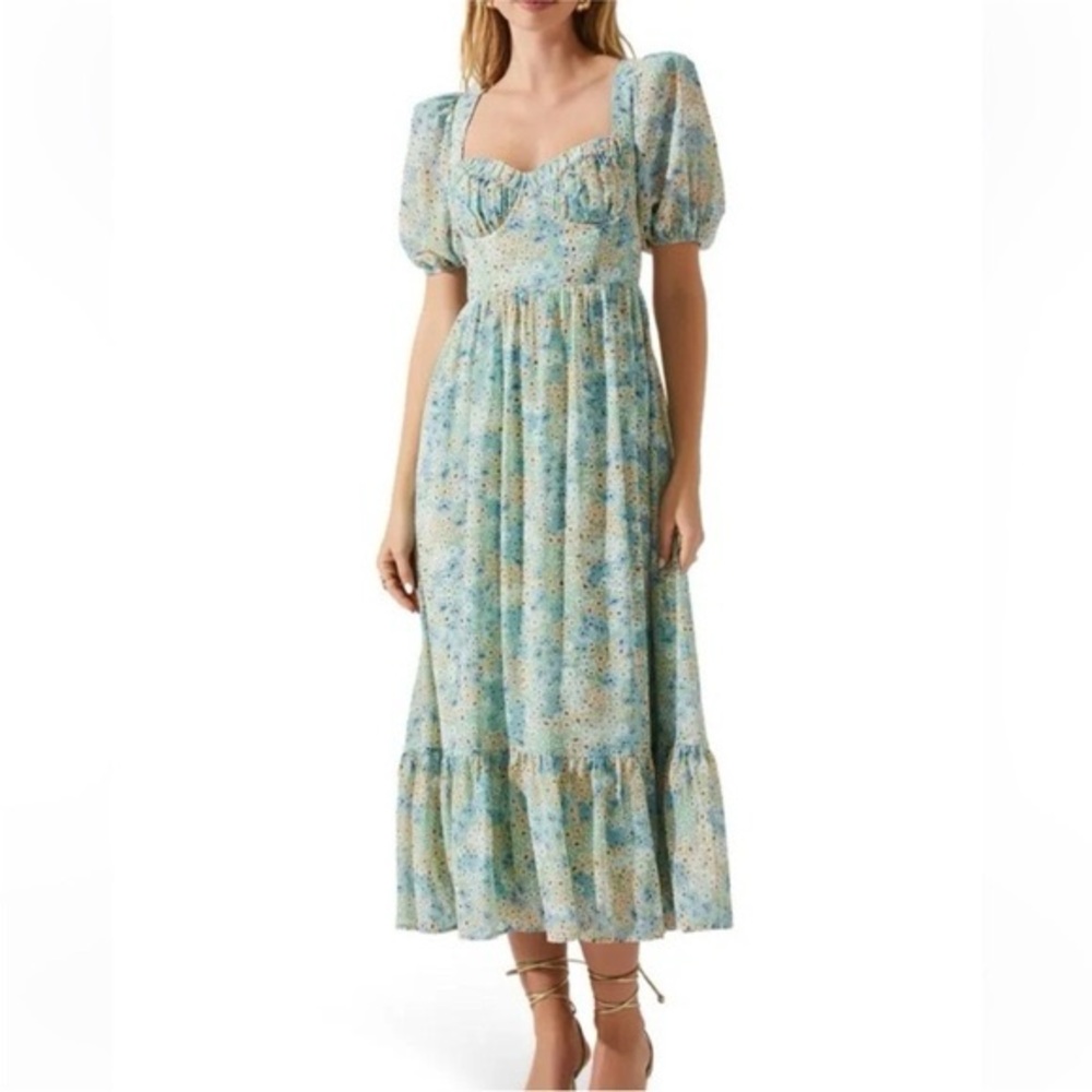 ASTR The Label Floral Sweetheart Neck Midi Dress in Green Blue Floral